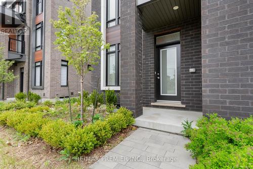 25 Shatner Turnabout, Vaughan, ON - Indoor Photo Showing Laundry Room