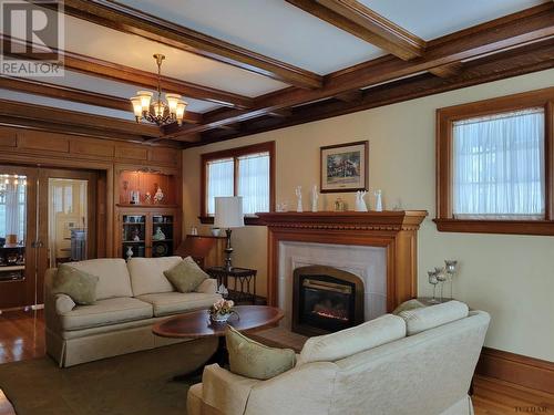 34 Niven St, Temiskaming Shores, ON - Indoor Photo Showing Living Room With Fireplace