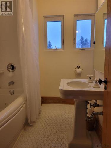 34 Niven St, Temiskaming Shores, ON - Indoor Photo Showing Bathroom