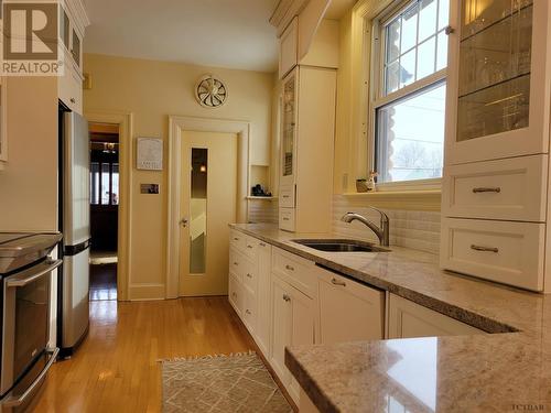 34 Niven St, Temiskaming Shores, ON - Indoor Photo Showing Kitchen