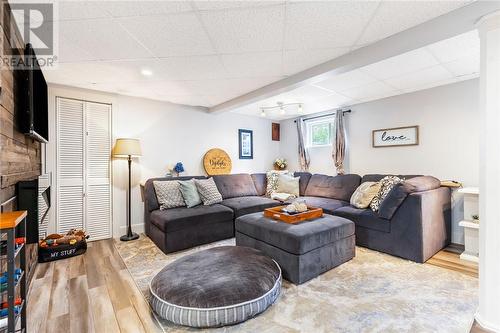 1213 Rose Marie Avenue, Sudbury, ON - Indoor Photo Showing Living Room