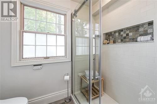 224 Crocus Avenue, Ottawa, ON - Indoor Photo Showing Bathroom