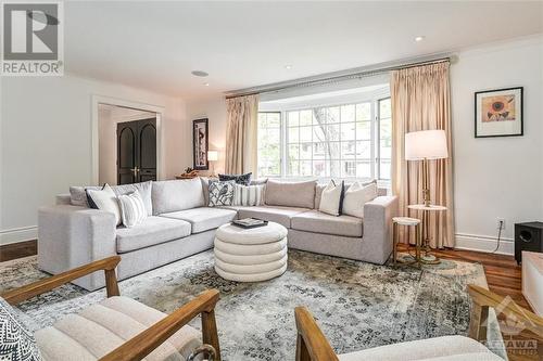 224 Crocus Avenue, Ottawa, ON - Indoor Photo Showing Living Room