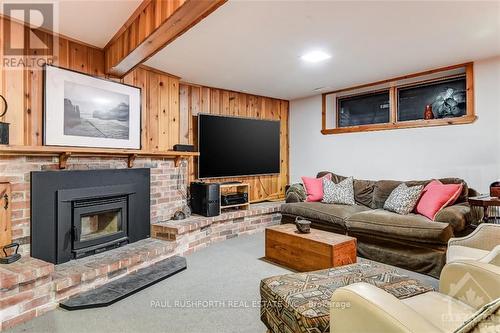 224 Crocus Avenue, Ottawa, ON - Indoor Photo Showing Living Room With Fireplace