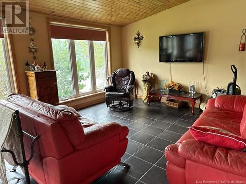 140 De L'Église Road, Lac Baker, NB - Indoor Photo Showing Living Room