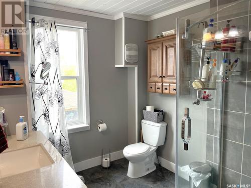 5228 7Th Avenue, Regina, SK - Indoor Photo Showing Bathroom