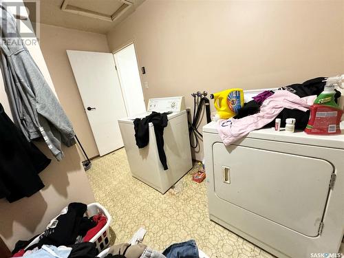 110 1St Street W, Paynton, SK - Indoor Photo Showing Laundry Room