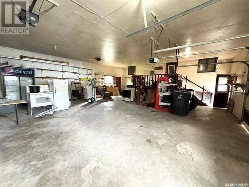 110 1St Street W, Paynton, SK - Indoor Photo Showing Garage