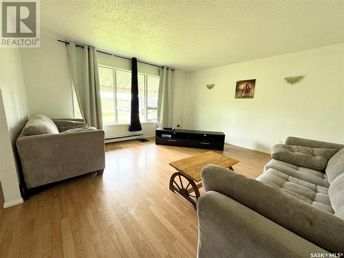 110 1St Street W, Paynton, SK - Indoor Photo Showing Living Room