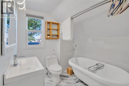 580 Bruce Avenue, Windsor, ON - Indoor Photo Showing Bathroom