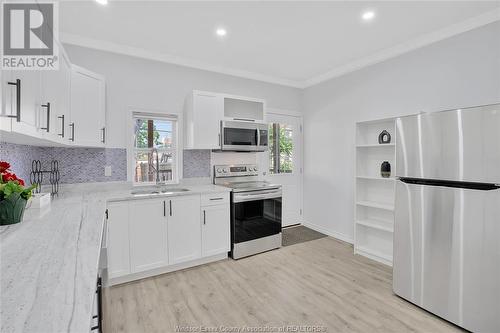 580 Bruce Avenue, Windsor, ON - Indoor Photo Showing Kitchen