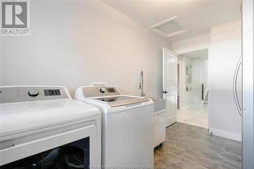 14 Primrose Drive, Kingsville, ON - Indoor Photo Showing Laundry Room