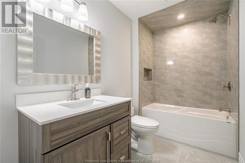 14 Primrose Drive, Kingsville, ON - Indoor Photo Showing Bathroom