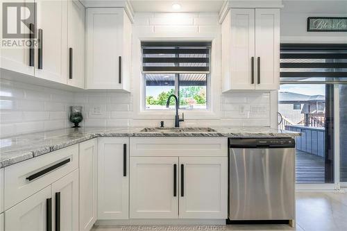 14 Primrose Drive, Kingsville, ON - Indoor Photo Showing Kitchen With Double Sink With Upgraded Kitchen