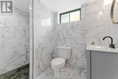 979 Arthur, Windsor, ON - Indoor Photo Showing Bathroom