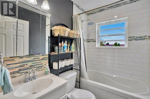 3025 Woodlawn Avenue, Windsor, ON - Indoor Photo Showing Bathroom
