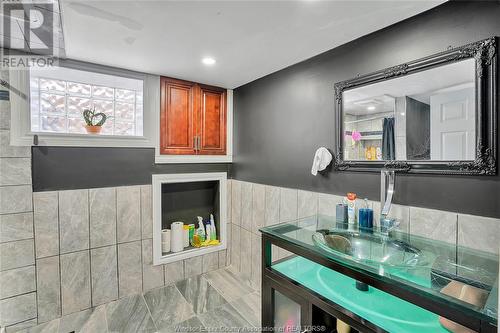 3025 Woodlawn Avenue, Windsor, ON - Indoor Photo Showing Bathroom