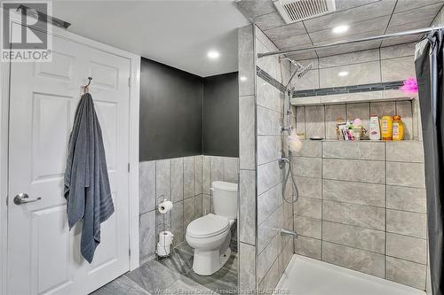 3025 Woodlawn Avenue, Windsor, ON - Indoor Photo Showing Bathroom