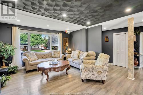 3025 Woodlawn Avenue, Windsor, ON - Indoor Photo Showing Living Room