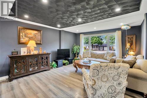 3025 Woodlawn Avenue, Windsor, ON - Indoor Photo Showing Living Room