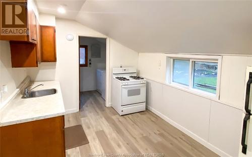 100 Wilson, Essex, ON - Indoor Photo Showing Kitchen