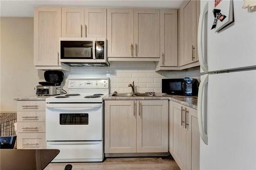 273 Normanhurst Avenue, Hamilton, ON - Indoor Photo Showing Kitchen