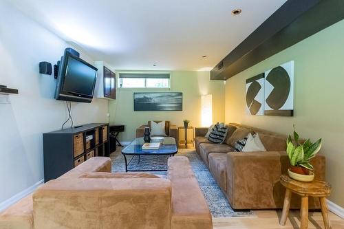 1245 Baldwin Drive, Oakville, ON - Indoor Photo Showing Living Room