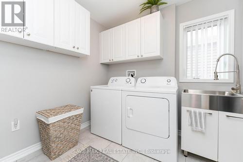 212 Waterbrook Lane, Kitchener, ON - Indoor Photo Showing Laundry Room