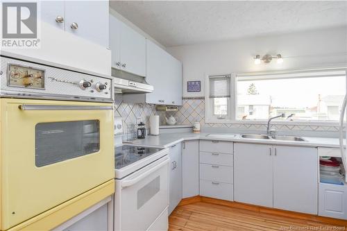 90 Saint-Pierre Est Boulevard, Caraquet, NB - Indoor Photo Showing Kitchen With Double Sink