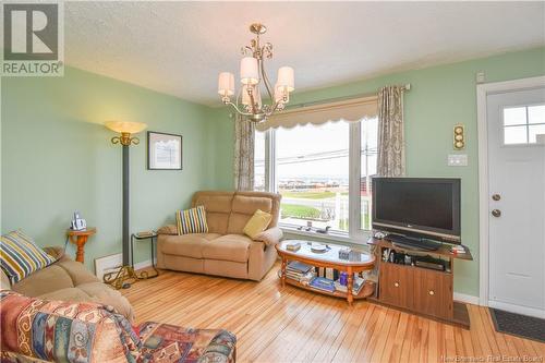 90 Saint-Pierre Est Boulevard, Caraquet, NB - Indoor Photo Showing Living Room