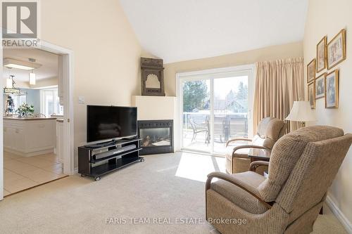 98 Turtle Path, Ramara (Brechin), ON - Indoor Photo Showing Living Room