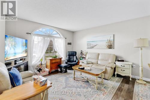 23 Garibaldi Drive, Barrie, ON - Indoor Photo Showing Living Room