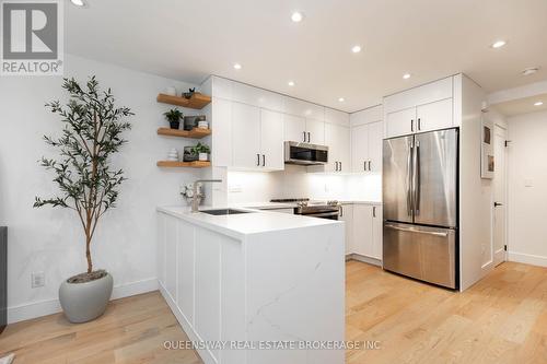 19 - 232 St.George Street, Toronto, ON - Indoor Photo Showing Kitchen With Upgraded Kitchen