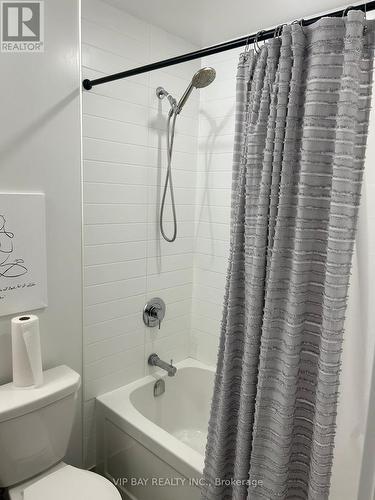 1805 - 20 Tubman Avenue, Toronto, ON - Indoor Photo Showing Bathroom