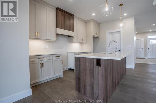 17 Duskridge Road, Chatham, ON - Indoor Photo Showing Kitchen With Upgraded Kitchen