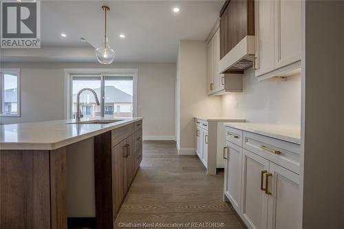 17 Duskridge Road, Chatham, ON - Indoor Photo Showing Kitchen With Upgraded Kitchen