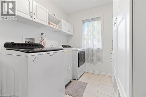 19 Redford Road, London, ON - Indoor Photo Showing Laundry Room