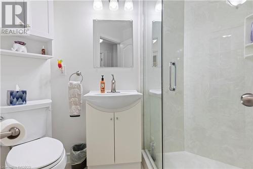 19 Redford Road, London, ON - Indoor Photo Showing Bathroom