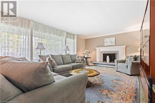 19 Redford Road, London, ON - Indoor Photo Showing Living Room With Fireplace