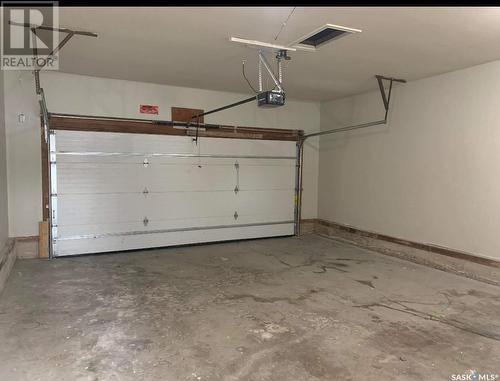 227 Litzenberger Crescent, Regina, SK - Indoor Photo Showing Garage