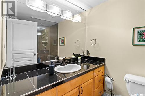 302 Wright Court, Saskatoon, SK - Indoor Photo Showing Bathroom