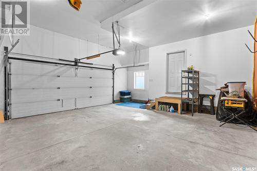 302 Wright Court, Saskatoon, SK - Indoor Photo Showing Garage