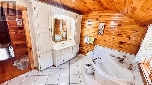 1 Roberts Arm Road, Roberts Arm, NL - Indoor Photo Showing Bathroom