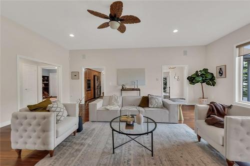 270 Mcgill Road, Brantford, ON - Indoor Photo Showing Living Room