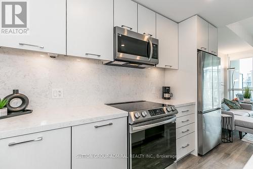 301 - 415 Sea Ray Avenue, Innisfil, ON - Indoor Photo Showing Kitchen With Upgraded Kitchen
