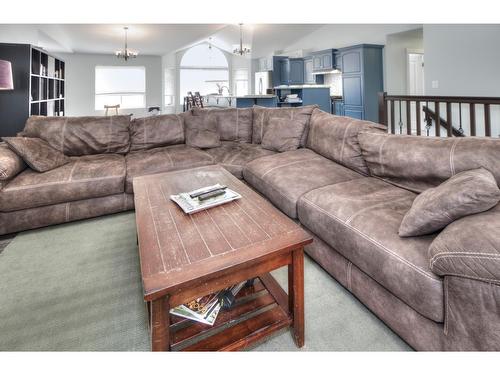 630 Green Road, Canal Flats, BC - Indoor Photo Showing Living Room