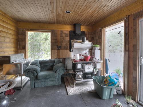 630 Green Road, Canal Flats, BC - Indoor Photo Showing Living Room