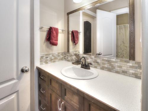 630 Green Road, Canal Flats, BC - Indoor Photo Showing Bathroom