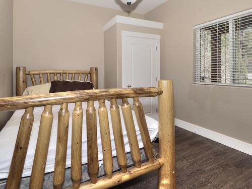 630 Green Road, Canal Flats, BC - Indoor Photo Showing Bedroom