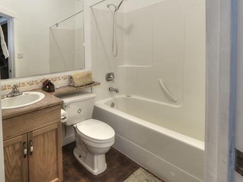 630 Green Road, Canal Flats, BC - Indoor Photo Showing Bathroom